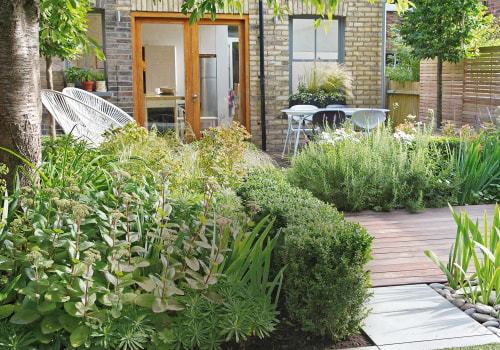 What is the day rate for landscapers in the uk?